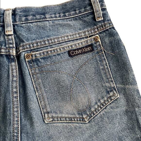 VTG Calvin Klein High Rise Mid Thigh Jean Shorts size 32 fits like 28 - Picture 4 of 9